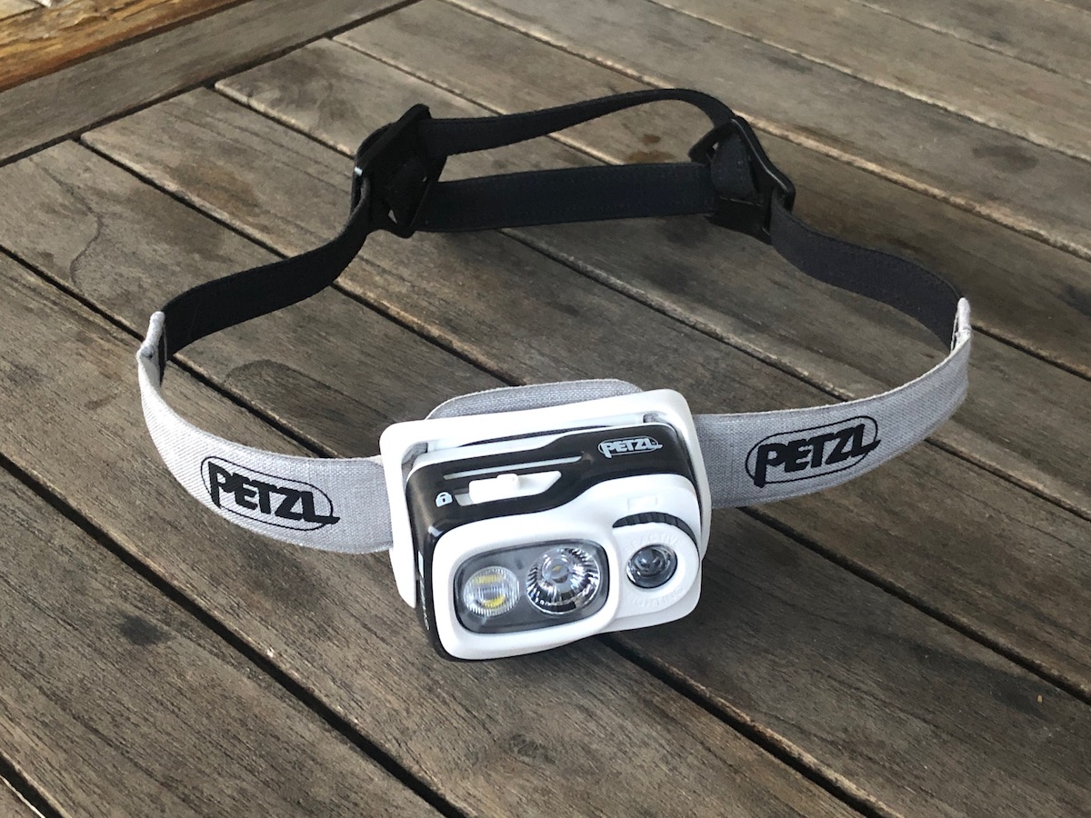 Lampe frontale pour le sport trail running PETZL Swift RL