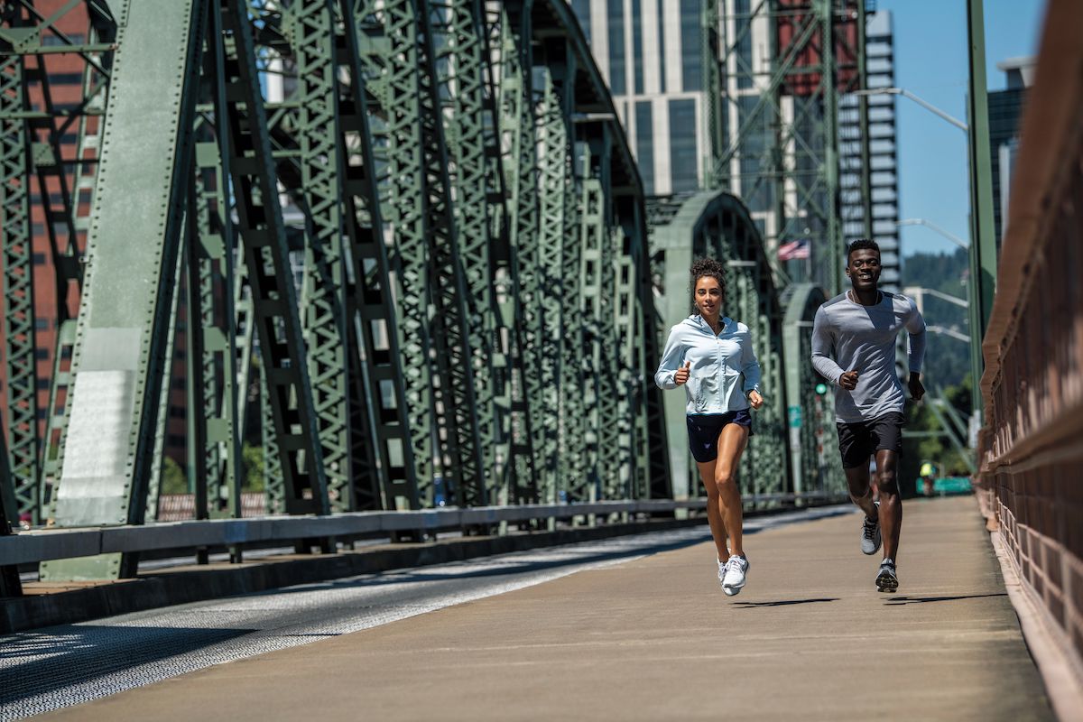 S'entraîner en côte pour améliorer ses performances en course à pied -  Garmin Blog